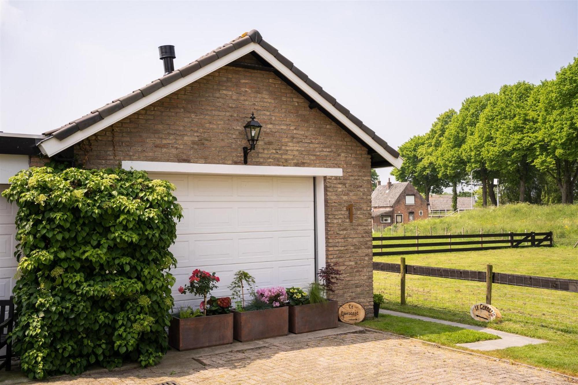 'S-Gravendeel Vakantiewoning Le Garaazje מראה חיצוני תמונה