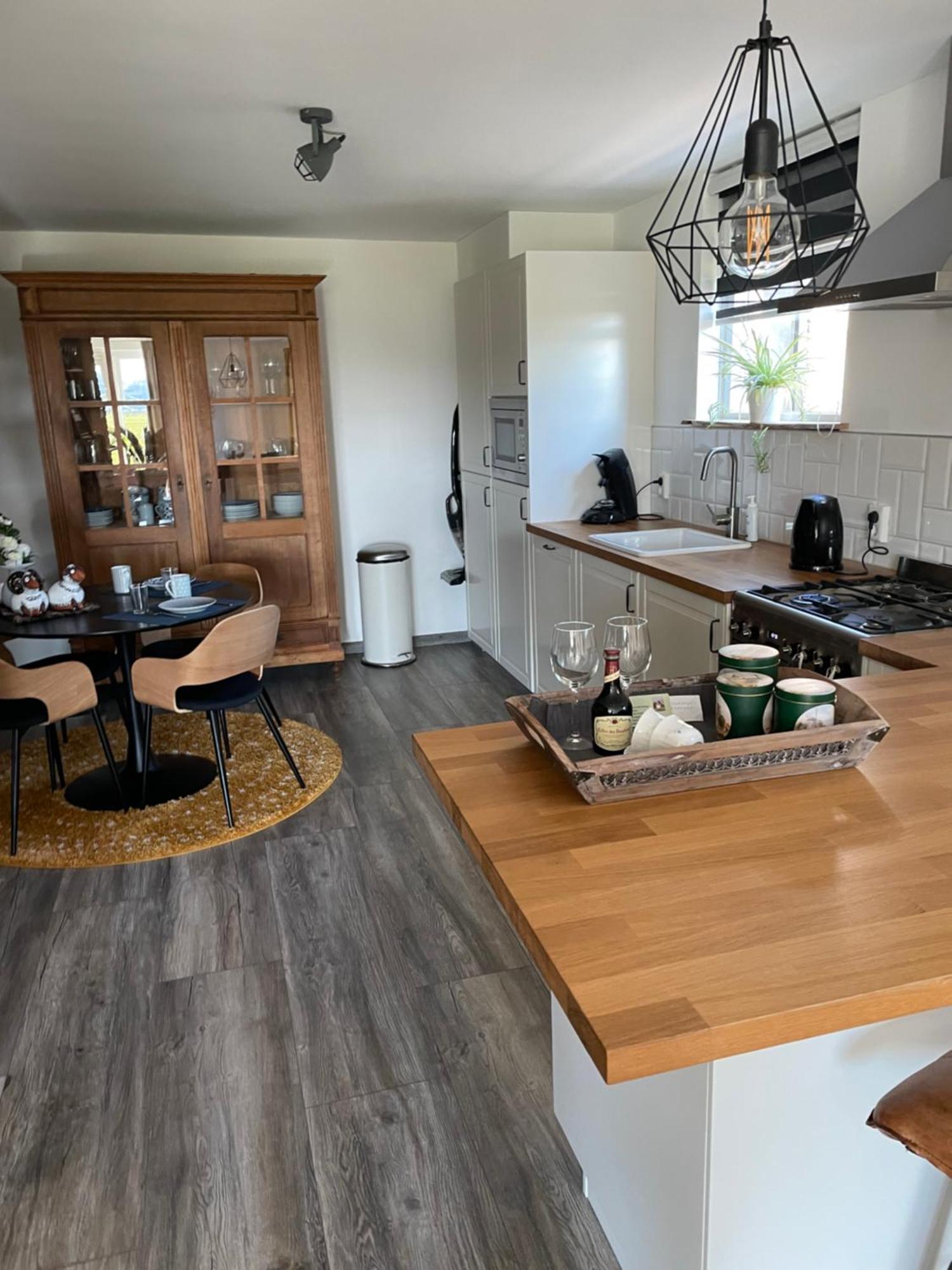 'S-Gravendeel Vakantiewoning Le Garaazje מראה חיצוני תמונה